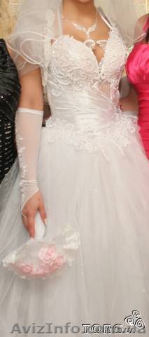 Продам срочно очень красивое свадебное платье - <ro>Изображение</ro><ru>Изображение</ru> #1, <ru>Объявление</ru> #341946