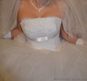 Продам свадебное платье, перчатки и белоснежную шубку - <ro>Изображение</ro><ru>Изображение</ru> #1, <ru>Объявление</ru> #525171