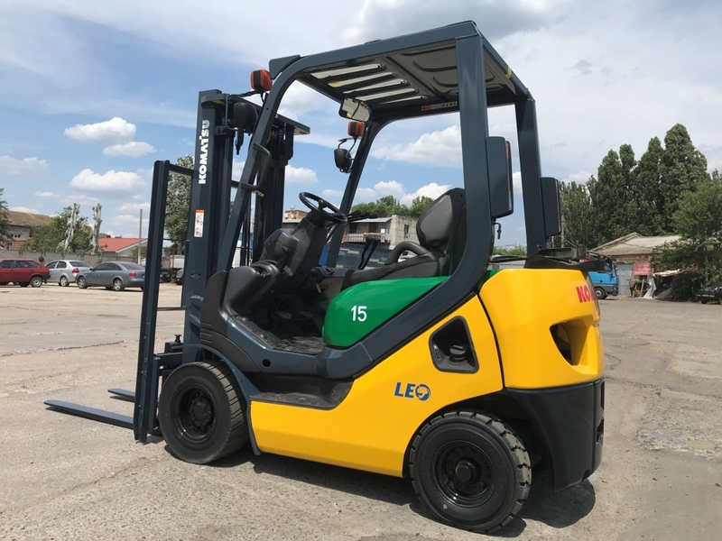 Газ-бензиновый вилочный погрузчик Komatsu с боковым смещением - <ro>Изображение</ro><ru>Изображение</ru> #1, <ru>Объявление</ru> #1696555