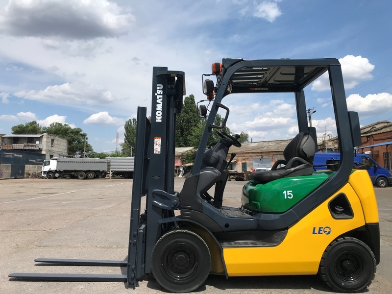 Газ-бензиновый вилочный погрузчик Komatsu с боковым смещением - <ro>Изображение</ro><ru>Изображение</ru> #3, <ru>Объявление</ru> #1696555